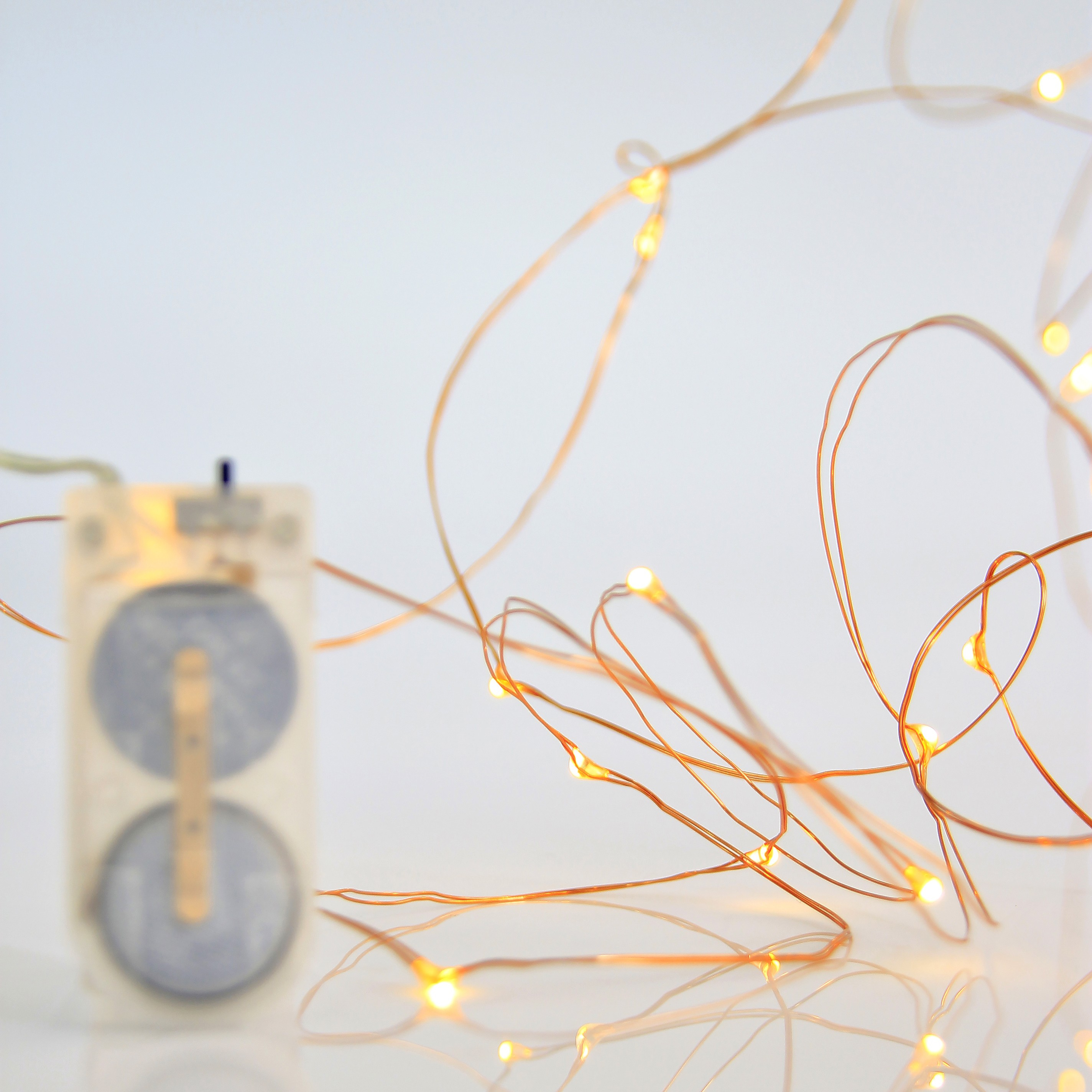 XMAS ΛΑΜΠΑΚΙ ΣΕΙΡΑ 12 MINI LED ΜΠΑΤΑΡΙΑΣ 2xCR2032 ΜΠΡΟΝΖΕ ΧΑΛΚΙΝΟ ΚΑΛΩΔΙΟ ΘΕΡΜΟ ΛΕΥΚΟ LED ANA 10cm IP20
